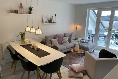Image de Spacious vacation apartment with two balconies, sauna and spectacular water views