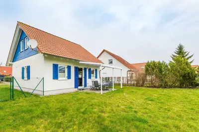 Image de Vacation home with large garden and terrace, 500 m to the water