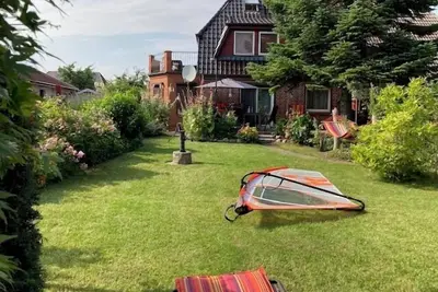 Image de Vacation home with garden, sauna and roof terrace, directly on the water