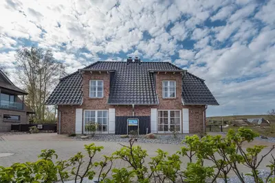 Image de Charming semi-detached house with terrace and large garden, 50m from the marina