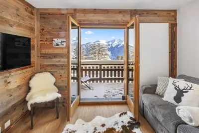 Image de Studio rénové avec vue sur les montagnes