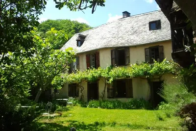 Belle maison ancienne avec grande terrasse et vue sur les Pyrénées Ariégeoise