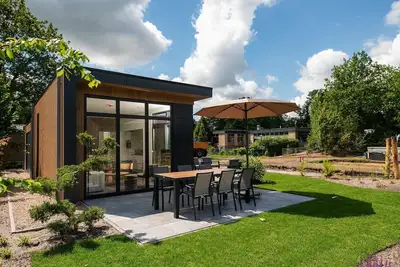 Image de Luxury Cannenburch with Hot Tub. Enjoy a hot tub, cozy outdoor space, and fully equipped kitchen.