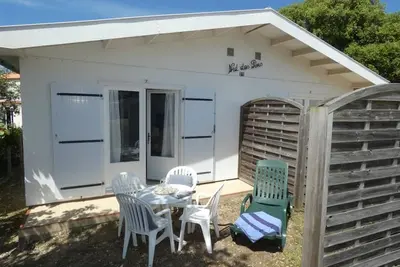 Image de Maison en forĂŞt Ă 10 min de la plage, animaux admis, parking
