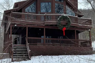 Image de Exceptional, spacious, 4 bedroom chalet in Harbor Springs right at Nubs Nob.