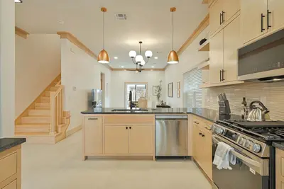 Image de Urban Plaza Luxe 1-Family- Steps away from Plaza District