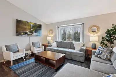 Image de Dinner Theater and Perfect Paisley Park Home