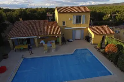 Image de Spacieuse villa entièrement climatisée(6- 7 personnes) lumineuse et confortable