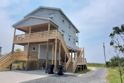 Image de Red Beard’S Sloop\nCharming 4-bedroom house overlooking the Pamlico Sound.