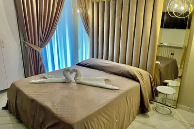 Image de At The Naples Track Vip Room