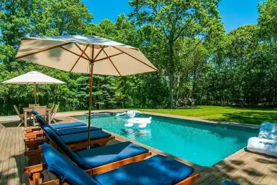 Image de Charming and Spacious Wainscott Home close to Town and Beaches, Great for. . .