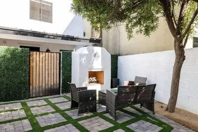 Image de Old Town Oasis | Pool, Hot Tub, Games!