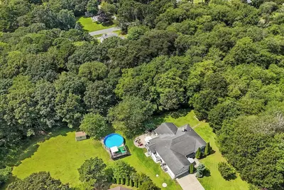 Image de 4-bedroom house in charming South Kingstown, wifi, Ac, Private beach parking