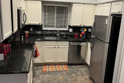 Image de 3/2 Home in Peaceful Neighborhood close to Golf, Nature, Skydiving Pet-Friendly