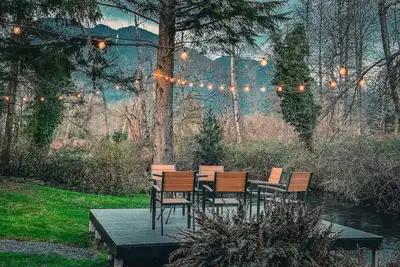 Image de Gold Bar Basecamp – Modern and spacious riverfront home w/ hot tub