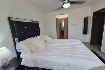 Image de Deluxe one Bedroom Apartment in Kingston. Close to the National Stadium, \n