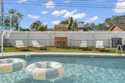 Clearwater Iconic HeatedPool+MiniGolf Sleeps 11