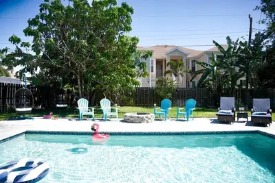 Image de Escape to Paradise: Cozy Poolside Retreat in Bonita Beach