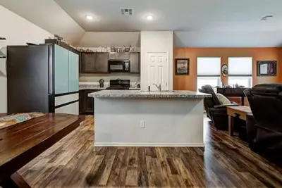 Charming 3-bedroom house with WiFi, Ac in quaint Mustang