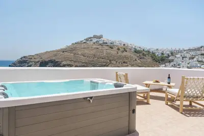 Image de Appartement \"Split Level with Sea View\" avec vue sur mer, Wi-Fi et climatisation