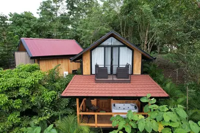Image de Cozy romantic cabin near La Fortuna and Arenal Volcano with WiFi, Ac, Jacuzzi