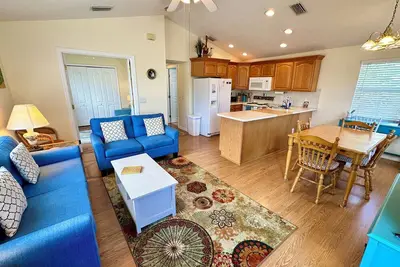 Image de adorable 2 bedroom 1 bath beach house