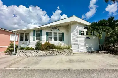 Image de Beautiful 2 bedroom 2 full bath beach home!