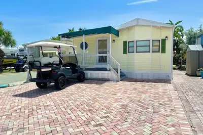 Image de Enjoy Paradise in the wonderful 2 bedroom 1 1\/2 bath Beach Cottage