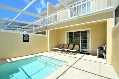 Image de 3-bedroom townhome with Private Pool & King Bed! Close to Disney!