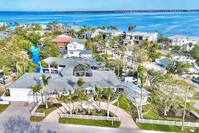 Image de Unique Canal Home in The Best Location