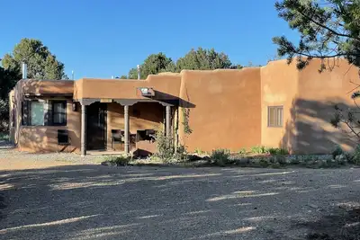 Image de Gorgeous, Furnished Monthly Rental in Carson between Taos & Ojo Caliente Spa!