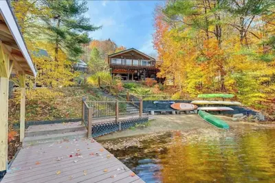 Image de Stunning Waterfront Lake House!