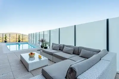 Image de Serene Green Valley w/ Heated Pool, Jacuzzi & Bbq