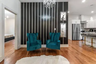 Image de Beautifully Decorated with Comfort and just 2 miles to Downtown Atlanta & 1 m to Mercedes Benz