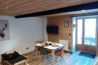 Image de Dans un chalet savoyard le \" ValmiCat\" appart 4/6 pers - Spa privé - local skis