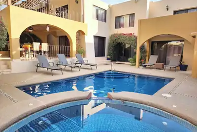 Image de Spacious 5-Bedroom Oasis with Private Pool, Jacuzzi & Beach Access