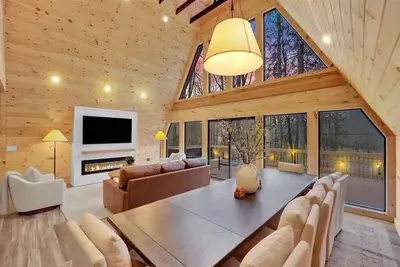 Image de A-Frame Cabin in the Pines- Hot Tub- Firepit- Lake Access