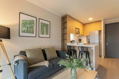 Image de Sleek Modern Studio in Nunoa | Trendy Design Gem