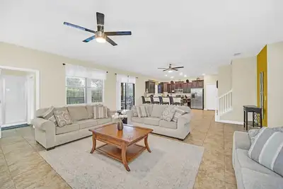 Image de Cozy 6 Bed Family Pool Home with Game Room-1422mvd