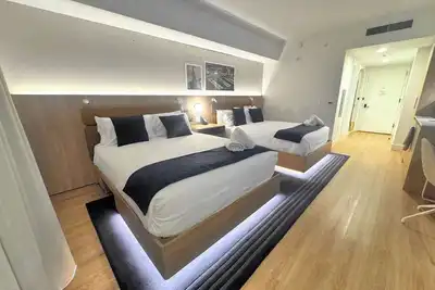 Image de Downtown Luxury Stay with Complimentary Parking