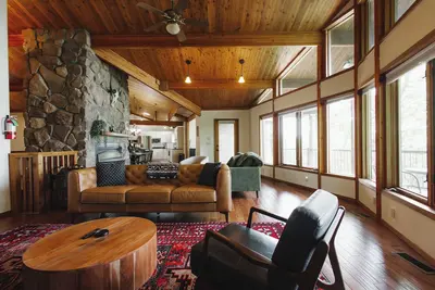 Image de Spacious 4-bedroom home overlooking Mississippi River, hot tub, fireplace, WiFi