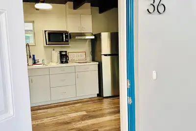 Image de Cottage 36: Sunshine Suite - Waterfront Lodging in Downtown Tavares, Fl