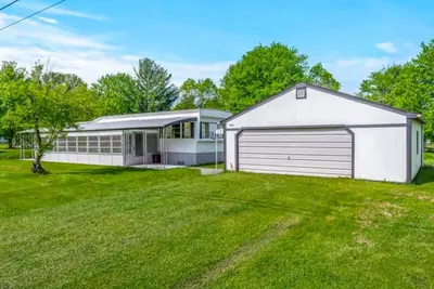Image de Charming mobile home with WiFi, Ac  sleeps 6. \n7 mins from Pymatunning lake