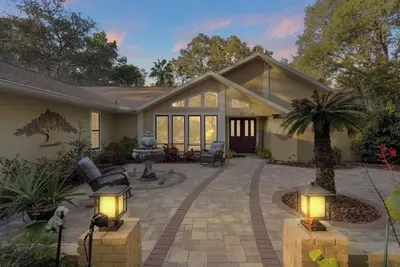 Image de Pets Ok! Welcome to tranquility! Heated Pool! 20 min from Three Sisters Springs.