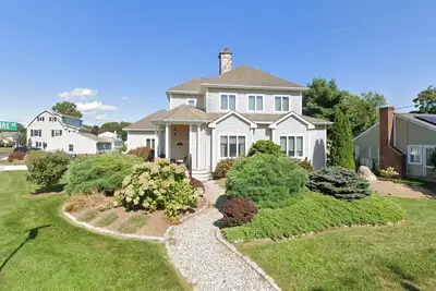 Image de Luxury coastal home in located in Cornfield Point, sleeps 8+.
