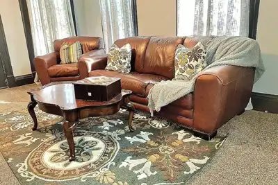 Image de Urban Bourbon Stays 2-bedroom house just 5 minutes from Louisville, sleeps 8