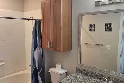 Image de The Contemporary Getaway 2-bedroom apartment with WiFi, fitness room in McKinney