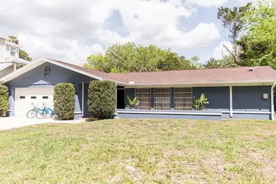 Image de SaltySeahorse - CrystalRiver - Canal Home - Dog Ok - Dock - Patio