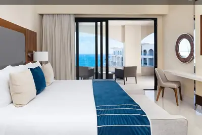 Image de Your Luxury 1-Bedroom Suite at 4 Diamond Resort in Los Cabos