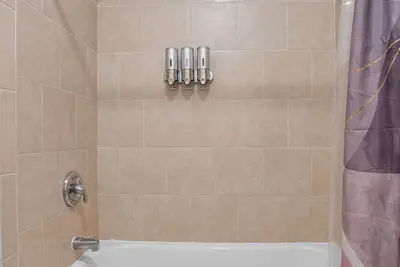 Image de Charming 2-bedroom apartment in lovely New Haven with WiFi